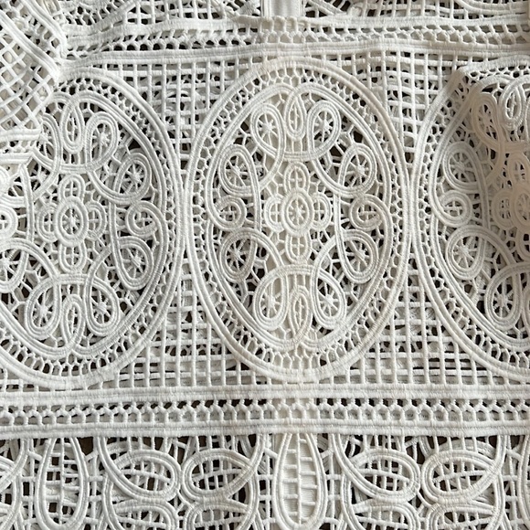 Aijek Embroidered Cropped Top Size 2 - Picture 3 of 8